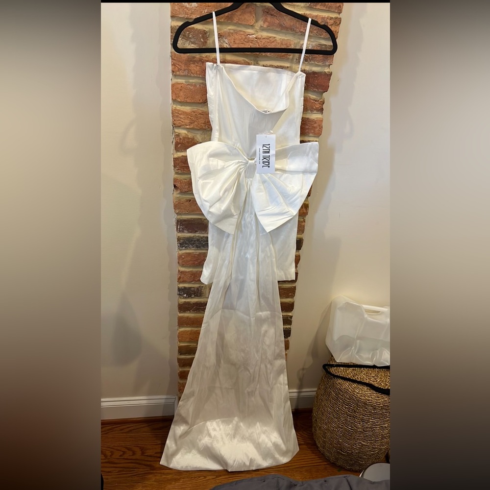 NWT - 12th Tribe BOW DOWN WHITE STRAPLESS DRESS